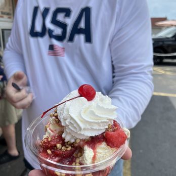 Austin's Homemade Ice Cream - Strawberry shortcake sundae - Ice Cream & Frozen Yogurt Near Me - Ceredo, West Virginia Austin's Homemade Ice Cream - Strawberry shortcake sundae - Ice Cream & Frozen Yogurt Near Me - Ceredo, West Virginia