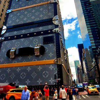 Louis Vuitton - Amazing sight on Fifth Avenue! - 7/23/2025 - Leather Goods Near Me - New York, New York Louis Vuitton - Amazing sight on Fifth Avenue! - 7/23/2025 - Leather Goods Near Me - New York, New York