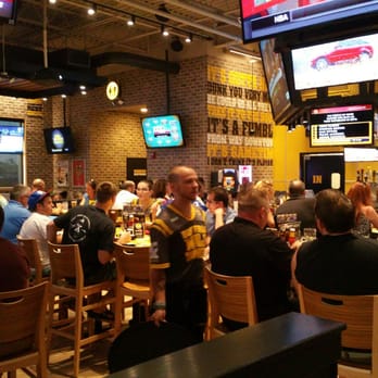 Buffalo Wild Wings - Always packed. You dummies are going to need a bigger building. - Sports Bars Near Me - Melbourne, Florida