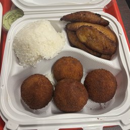 Papas rellenas , white rice , plantains