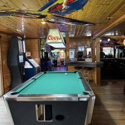 King’s Inn Bar and Grill - Pool table