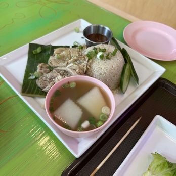 E-Jae Pak Mor - Kao mun gai ( Chicken rice ) - Thai Near Me - Seattle, Washington