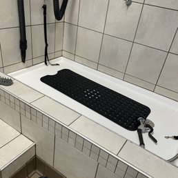 They have special leashes to secure your pup & a blow dryer in each stall to finish off their drying.