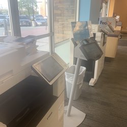 FedEx Office Print & Ship Center - Print & Go machine