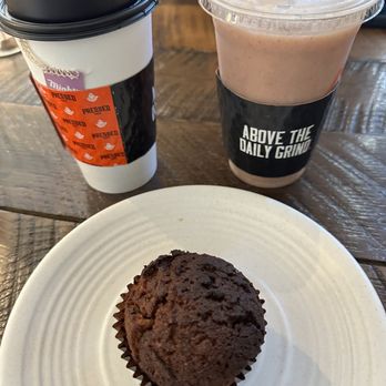 Pressed Cafe - Paleo carrot cake muffin, fruit bowl smoothie, hot tea - Cafes Near Me - Bedford, New Hampshire