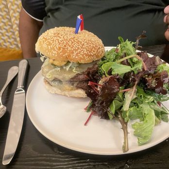 Forsythia - Burger - Modern European Near Me - Philadelphia, Pennsylvania