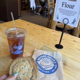 Iced tea and chocolate chip cookie