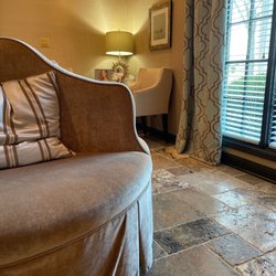 Meridian Plastic Surgeons - Waiting in the lobby