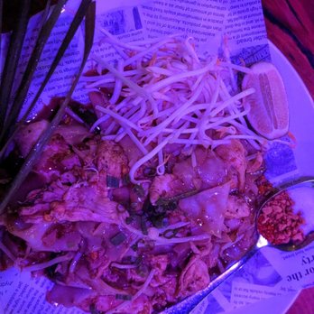 Temsib Eatery & Bar - Pad Thai Chicken - Thai Near Me - Bellevue, Washington