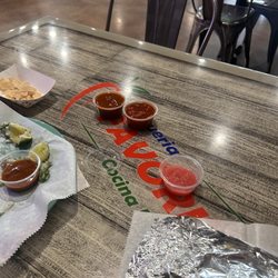 El Favorito Taqueria - The salsa and chips