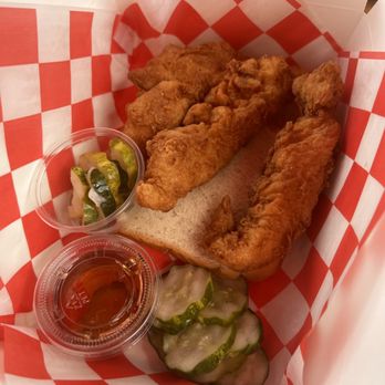 JAM Hot Chicken - Plain tenders and fresh pickles - Chicken Shop Near Me - Winter Park, Florida