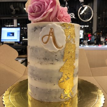 Lyndsay’s Cakery - Impeccable and simplistic attention to detail. - Cupcakes Near Me Lyndsay’s Cakery - Impeccable and simplistic attention to detail. - Cupcakes Near Me