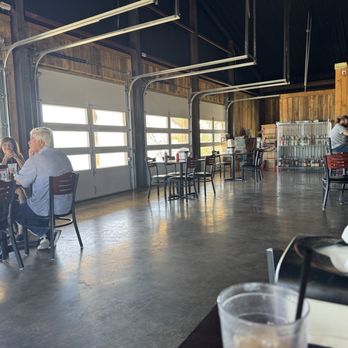 Pit Row Pit Stop on The Lake - Roll up doors with Great Lake views - Breakfast & Brunch Near Me - Onalaska, Texas