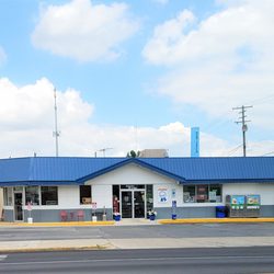 Marathon - Bridgeview - store section