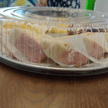 Biscottis - Champagne Cake - American Near Me - Jacksonville, Florida