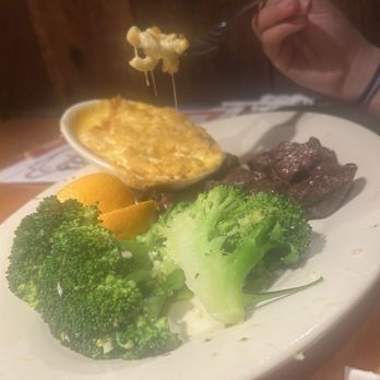 Black Angus Steakhouse - Kids steak bites with broccoli and a side of Mac & Cheese - Steakhouses Near Me - San Lorenzo, California Black Angus Steakhouse - Kids steak bites with broccoli and a side of Mac & Cheese - Steakhouses Near Me - San Lorenzo, California