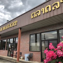L & T Asian Market - Front- and roses!