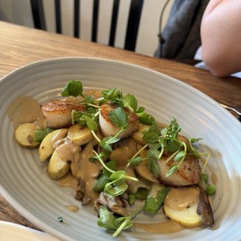 The Spotted Duck - Sea scallops - Desserts Near Me - Pacific Grove, California The Spotted Duck - Sea scallops - Desserts Near Me - Pacific Grove, California