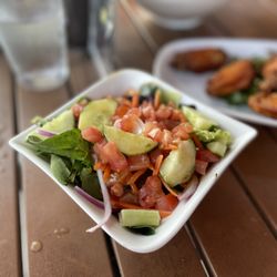 Woody's Ocean Grille - Side salad w/extra tomato