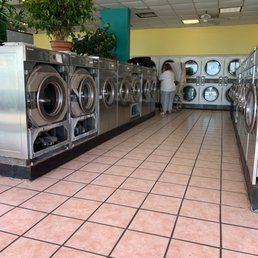 Clean but not all of the machines are working. Clean but not all of the machines are working.