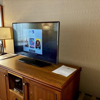 Hotel Captain Cook - Inside room - Hotels Near Me - Anchorage, Alaska Hotel Captain Cook - Inside room - Hotels Near Me - Anchorage, Alaska