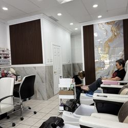 TJ Nails & Spa - Interior