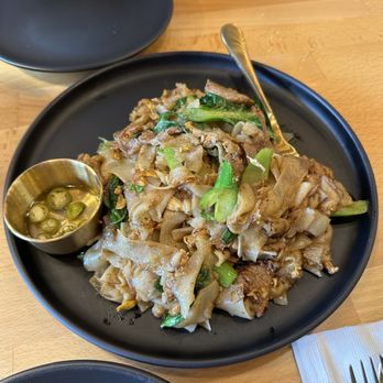 Manaao - Pad See Ew - Thai Near Me - Tustin, California