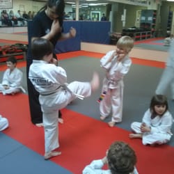Westcoast Taekwon-Do - Basic SKILLZ in action! 5 & 6 year olds learning skills like Balance, Coordination, Teamwork & Fitness!