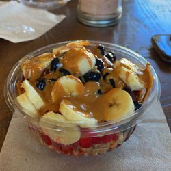 Fresh Blends - Açaí bowl, strawberries, blueberries, bananas, peanut butter drizzle, and honey drizzle. (Comes with granola)