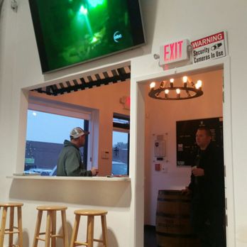 Saint James Brewery - Cute bar area - Breweries Near Me - Saint James, New York