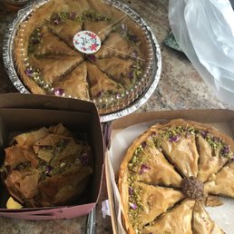 Regular pie, mini cheesecake and the Ferrero Rocher Regular pie, mini cheesecake and the Ferrero Rocher