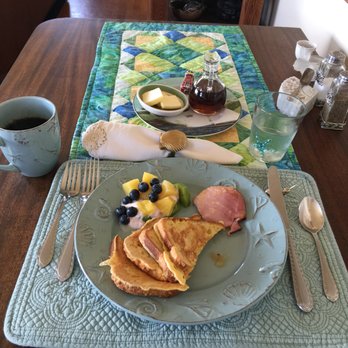 Commander's Beach House - Breakfast - Hotels Near Me - Port Townsend, Washington Commander's Beach House - Breakfast - Hotels Near Me - Port Townsend, Washington