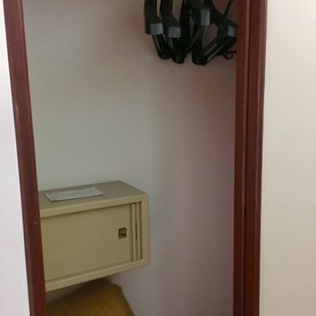 Hotel Rancho Silvestre - Closet with small safe - Hotels Near Me - Embu das Artes, SP