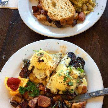Sweet Maple - Frisco Scramble (chicken mango sausage) & Blackstone Benedict (millionaire's bacon) - yums!! - American Near Me - San Francisco, California
