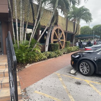 La Carreta - Outside - Cuban Near Me - Miami, Florida