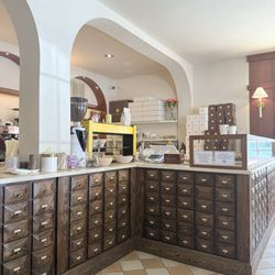 Brown Bee Coffee - Coffee area