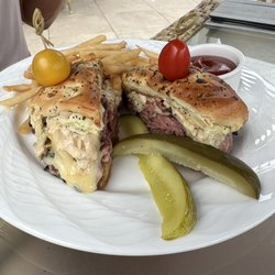 Beach Club - Pastrami sandwich