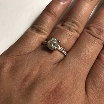 Robert Palma Designs - 18k rose gold diamonds to each side with grandmas diamond. - Jewelry Near Me - Honolulu, Hawaii