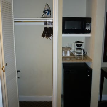 Vagabond Inn Whittier - Microwave, mini fridge, coffee maker and closet. - Hotels Near Me - Whittier, California Vagabond Inn Whittier - Microwave, mini fridge, coffee maker and closet. - Hotels Near Me - Whittier, California
