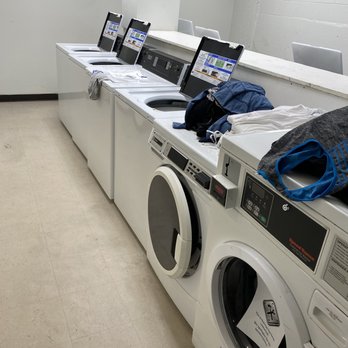 Belmont Tower Apartments - Laundry room washers - Apartments Near Me - Chicago, Illinois Belmont Tower Apartments - Laundry room washers - Apartments Near Me - Chicago, Illinois