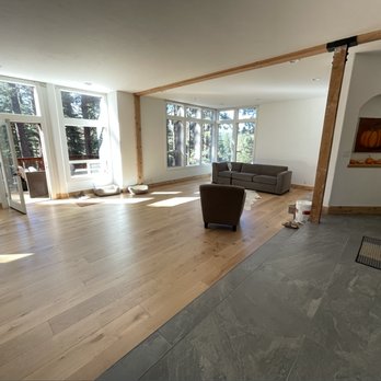 Tahoe Home Builder - a living room with hardwood floors - General Contractors Near Me