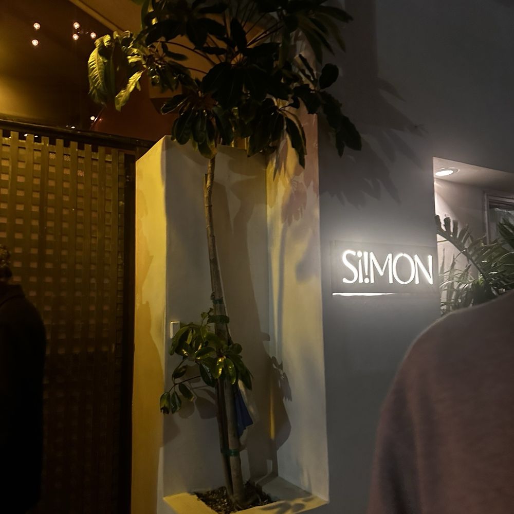 Si! Mon - Entrance - Latin American Near Me - Los Angeles, California