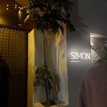 Si! Mon - Entrance - Latin American Near Me - Los Angeles, California