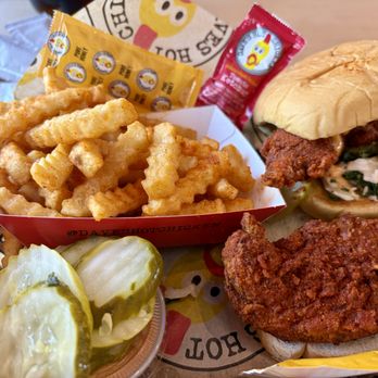 Dave's Hot Chicken - My first meal! - Chicken Shop Near Me - Monrovia, California Dave's Hot Chicken - My first meal! - Chicken Shop Near Me - Monrovia, California