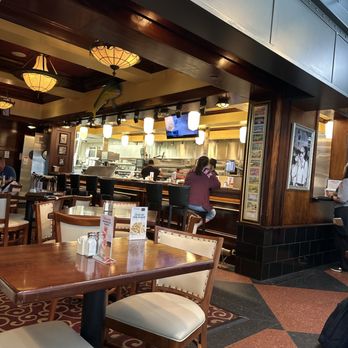 Pappadeaux Seafood Kitchen - Bar seating can view the kitchen. - Seafood Near Me - Houston, Texas Pappadeaux Seafood Kitchen - Bar seating can view the kitchen. - Seafood Near Me - Houston, Texas