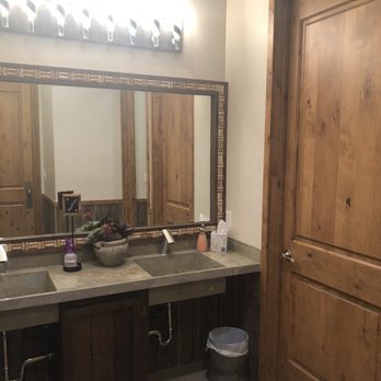 Torr Na Lochs - Restroom - Wineries Near Me - Burnet, Texas