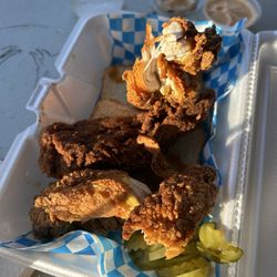 Chichi Birds Hot Chicken - Chicken tenders