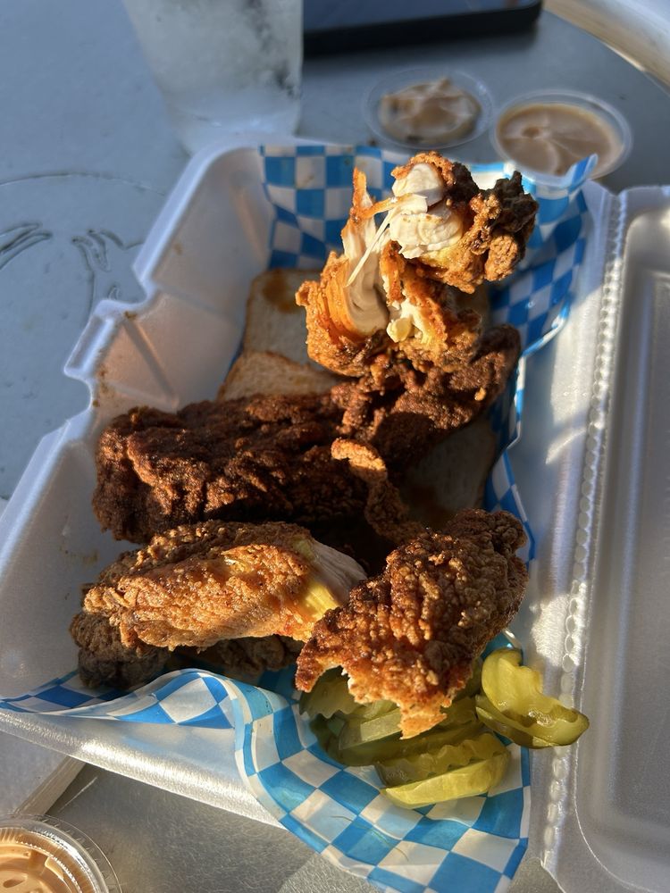 Chichi Birds Hot Chicken Logo