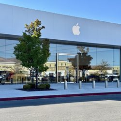 Apple Shayden Summit - Out Front