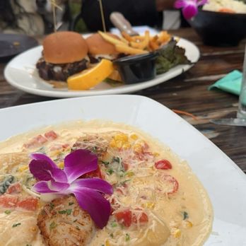 Sur at The Barnyard - Lobster ravioli and filet mignon sliders - New American Near Me - Carmel, California Sur at The Barnyard - Lobster ravioli and filet mignon sliders - New American Near Me - Carmel, California